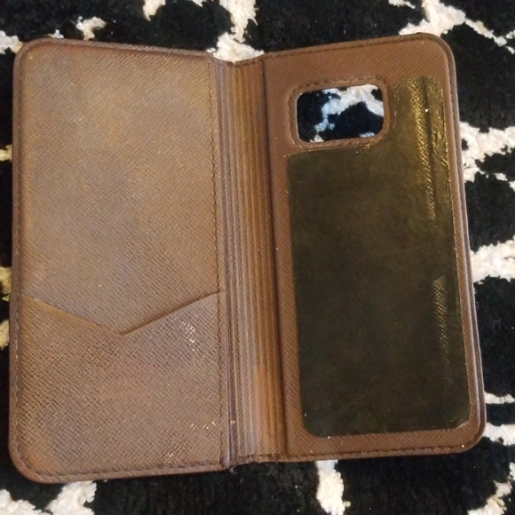 Louis Vuitton Cell Phone Case - Picture 2 of 6